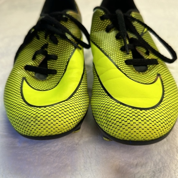 Nike Bravata Neon Yellow/Black Soccer Cleats Youth 4, 4.5 Preowned - Picture 7 of 12